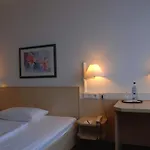 Intercityhotel Отель 4*