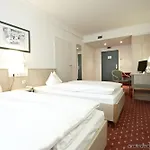 Intercityhotel Отель 4*