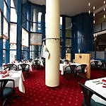 Intercityhotel Отель Шверин