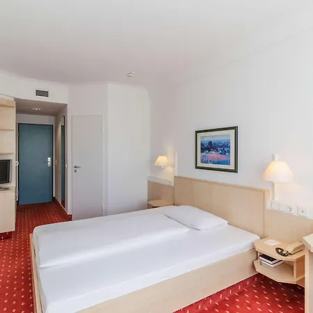 Intercityhotel Отель 4*