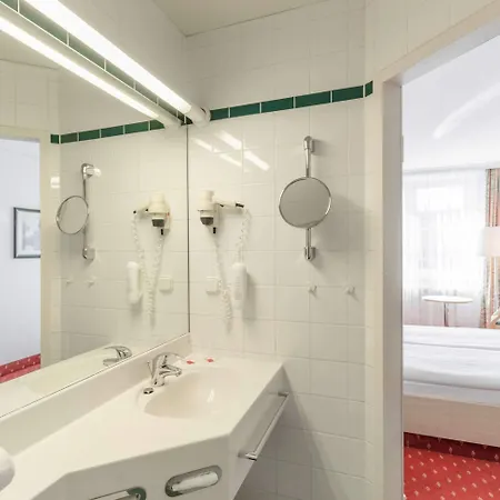 Отель Intercityhotel 4*