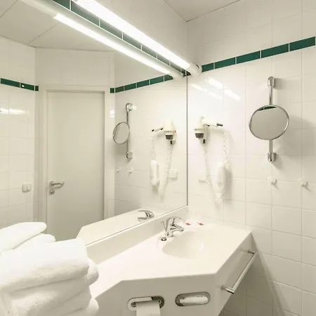 Отель Intercityhotel 4*