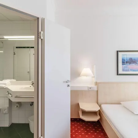 Intercityhotel Отель Шверин