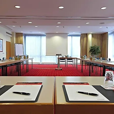 Intercityhotel Szálloda 4*