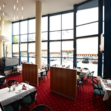 Отель Intercityhotel 4*
