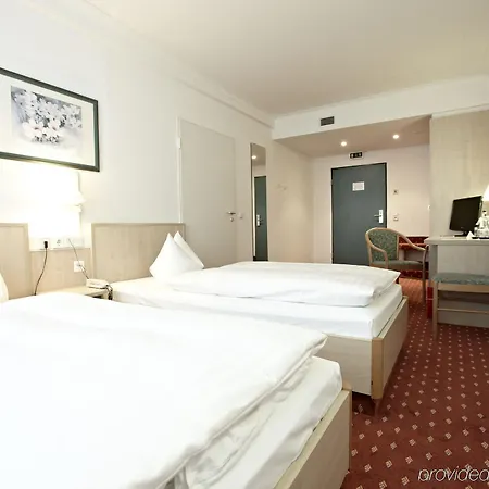 Intercityhotel Otel 4*