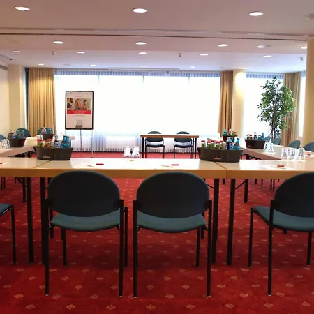 Отель Intercityhotel 4*