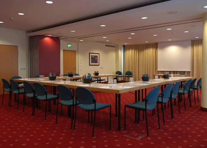 Отель Intercityhotel 4*