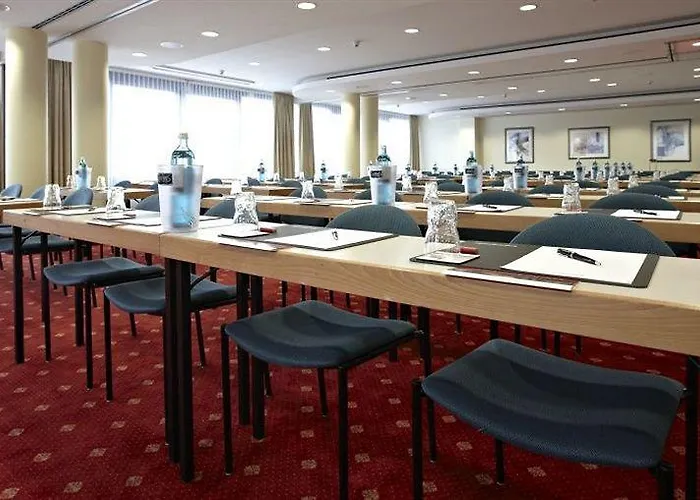 Отель Intercityhotel 4*